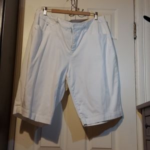 Bandolino short pants